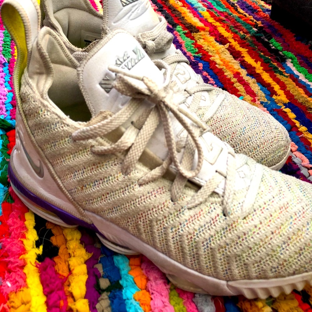 Nike Lebron 16 buzz lightyear